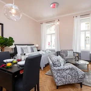 Garden By Tkc Aparthotel Praga